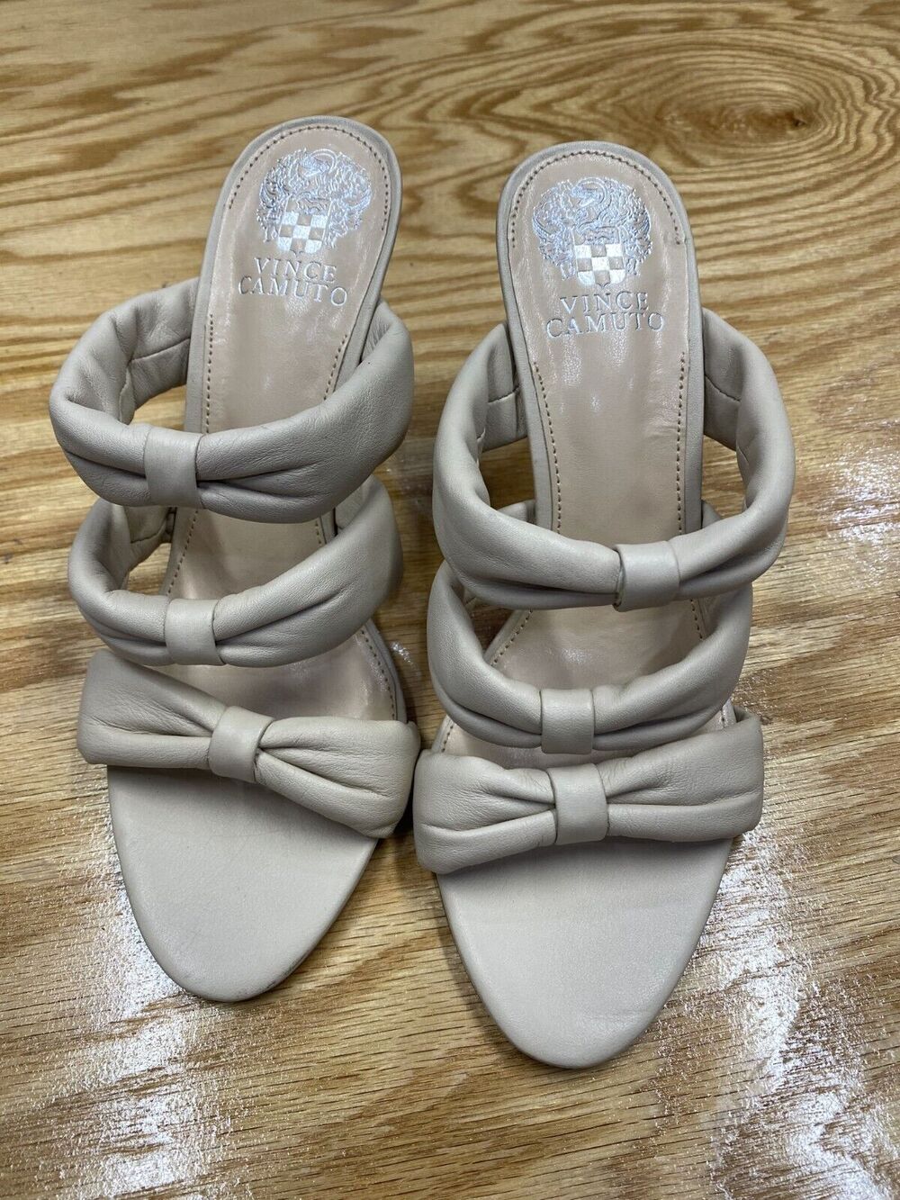 Vince Camuto Thendie Stiletto Pump Heels Women's 8.5 Beige Leather Slip-On S57